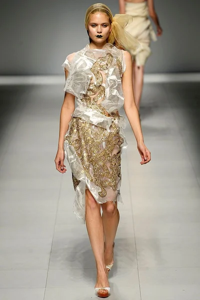 Look 30